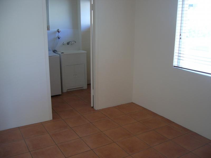 4/282 Marine Parade, Labrador QLD 4215