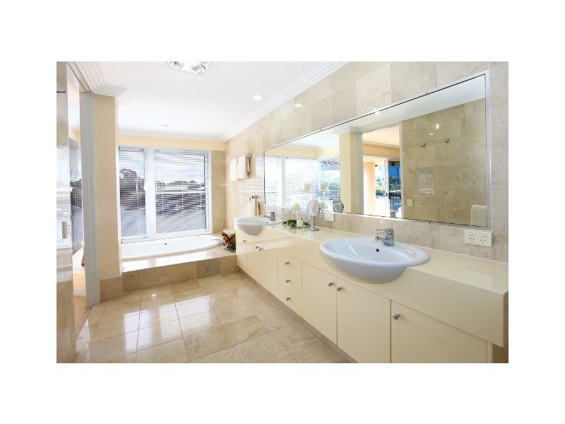 181 Stanhill Drive, Chevron Island QLD 4217