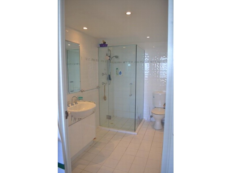 2 Riverview Parade, Surfers Paradise QLD 4217