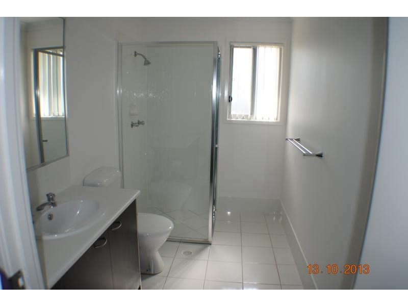 1 McAualey Parade, Pacific Pines QLD 4211