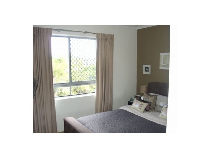 13-23 Bright Street, Labrador QLD 4215