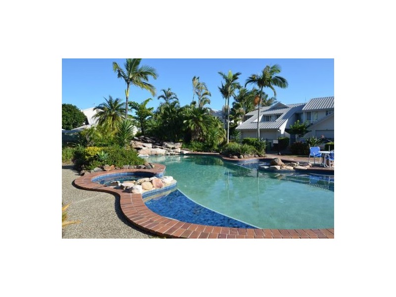 300 Cottesloe Drive, Mermaid Waters QLD 4218