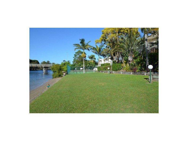 300 Cottesloe Drive, Mermaid Waters QLD 4218