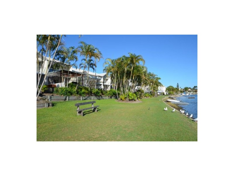 300 Cottesloe Drive, Mermaid Waters QLD 4218