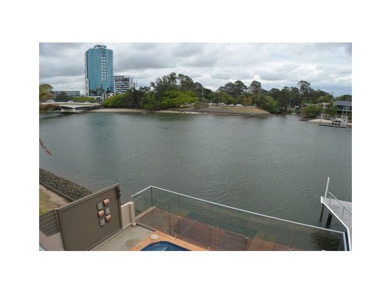 181 Stanhill Drive, Chevron Island QLD 4217