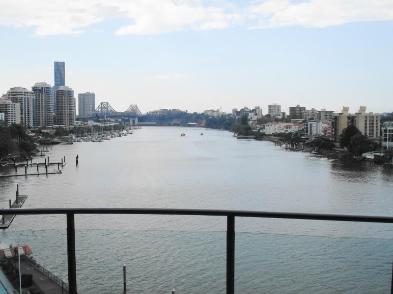 98 Thorn St, Kangaroo Point QLD 4169