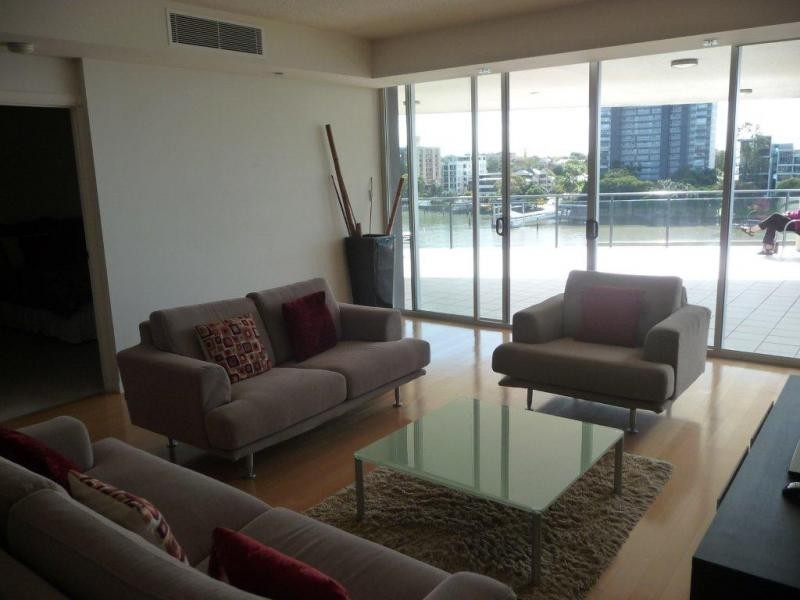 98 Thorn St, Kangaroo Point QLD 4169