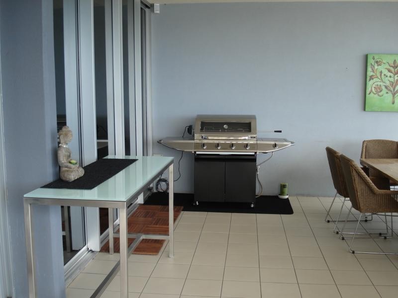 98 Thorn St, Kangaroo Point QLD 4169
