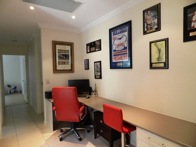 4 Corvus Way, Robina QLD 4226