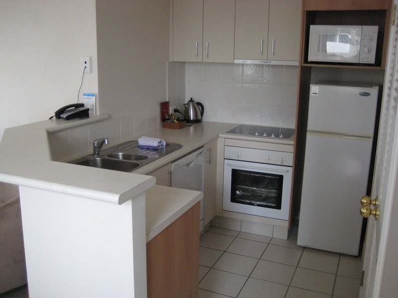 3042/2633 Gold Coast Highway, Broadbeach QLD 4218