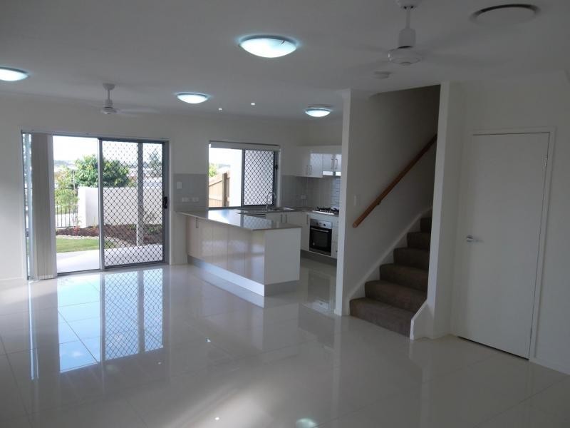 2 Photinia Cres, Mountain Creek QLD 4557