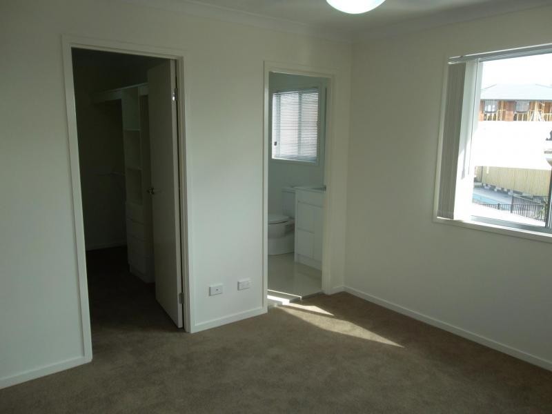 2 Photinia Cres, Mountain Creek QLD 4557