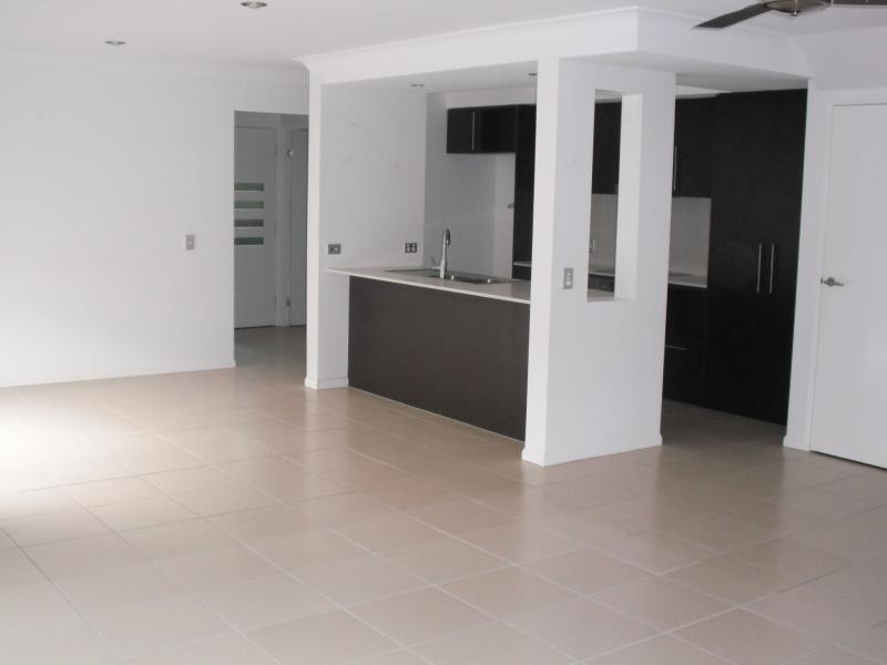 110 Tours Way, Burleigh Waters QLD 4220