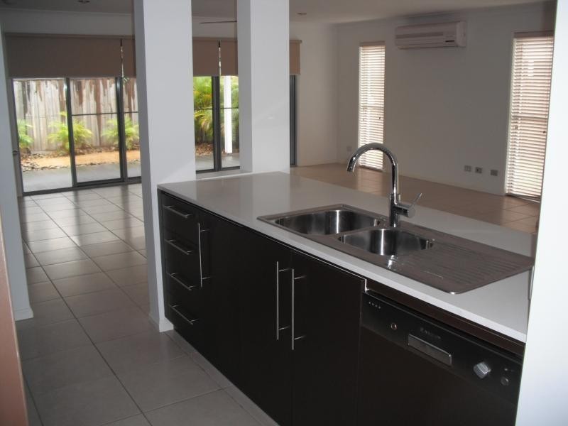 110 Tours Way, Burleigh Waters QLD 4220