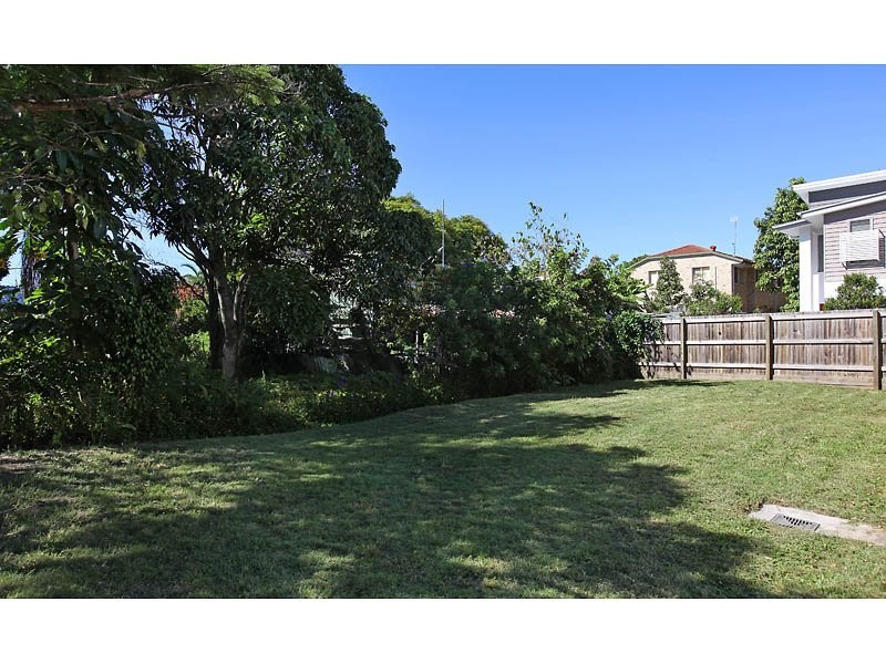 121 Eugaree Street, Southport QLD 4215