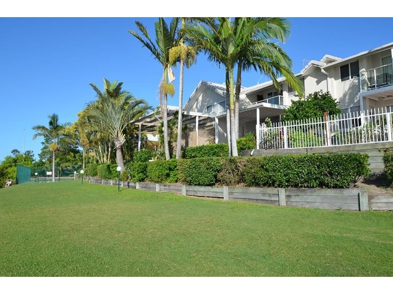 300 Cottesloe Drive, Mermaid Waters QLD 4218