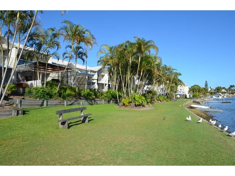 300 Cottesloe Drive, Mermaid Waters QLD 4218