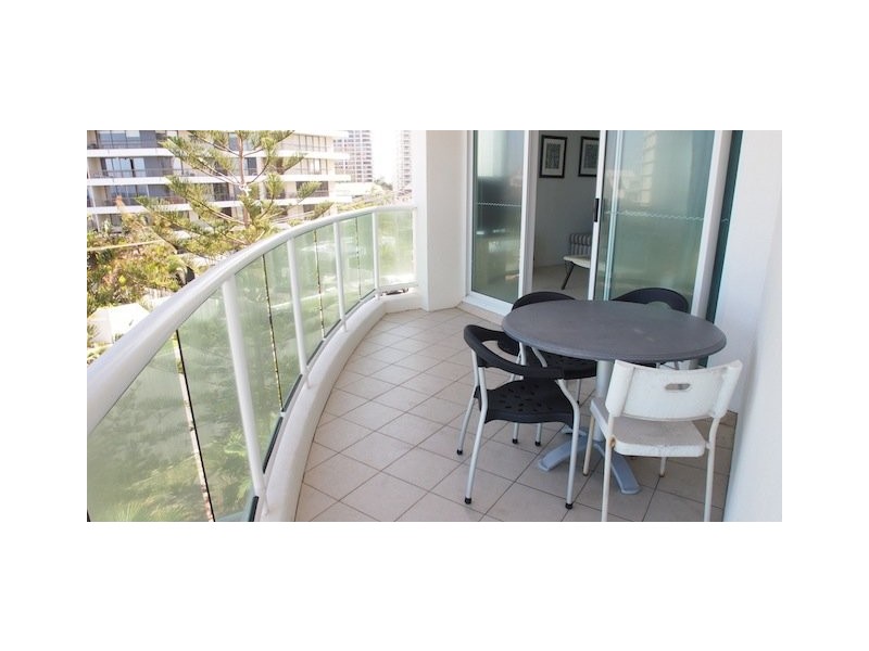 5 Woodroffe Avenue, Main Beach QLD 4217