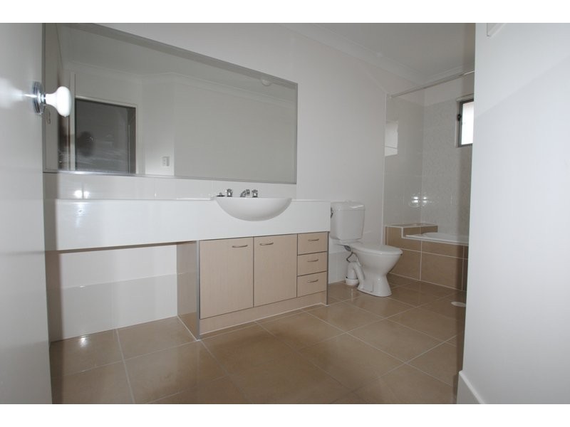 1 McAualey Parade, Pacific Pines QLD 4211
