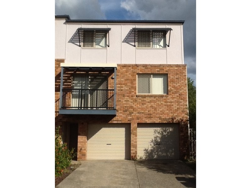 100 Oakmont Avenue, Oxley QLD 4075