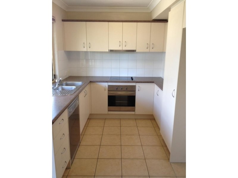 100 Oakmont Avenue, Oxley QLD 4075