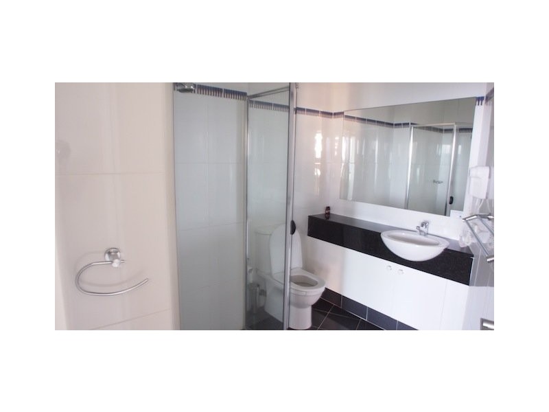 5 Woodroffe Avenue, Main Beach QLD 4217