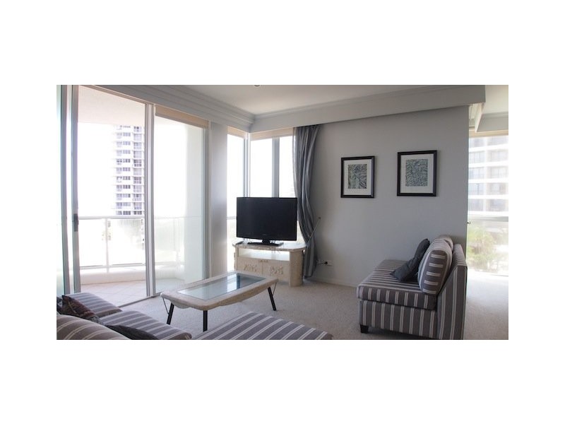 5 Woodroffe Avenue, Main Beach QLD 4217