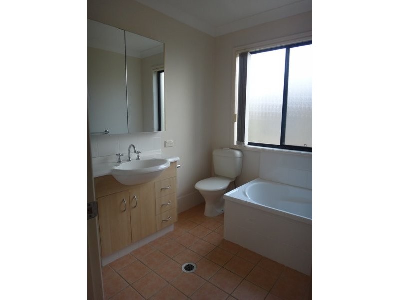 2/755 Ashmore Road, Molendinar QLD 4214