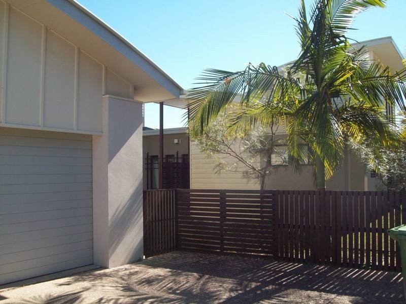 1/7 Stephanie Close, Mudjimba QLD 4564