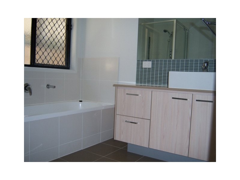 3 Lachlan Drive, Wakerley QLD 4154