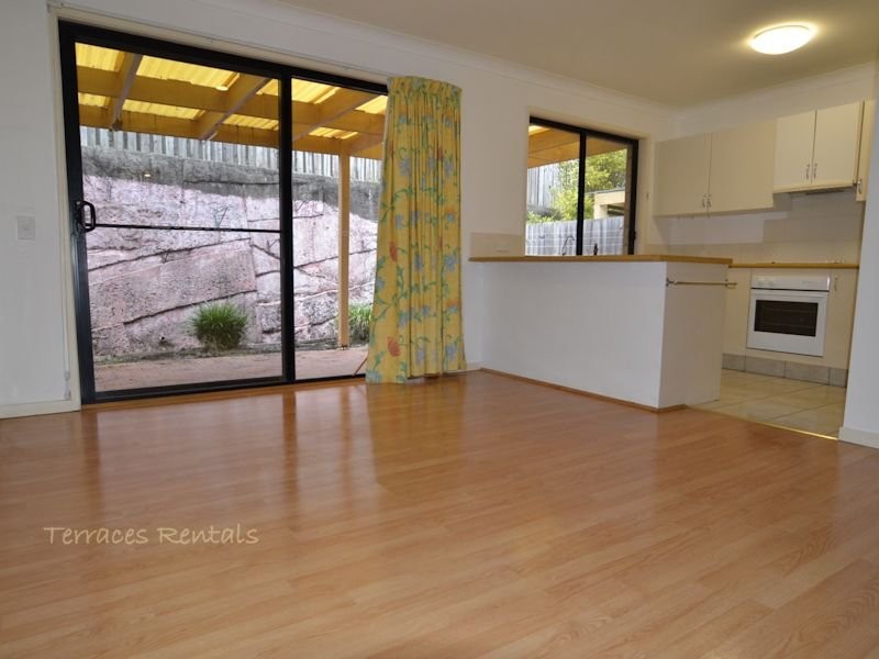 01/24 Amsonia Court,, Arundel QLD 4214