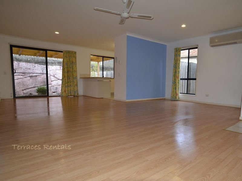 01/24 Amsonia Court,, Arundel QLD 4214