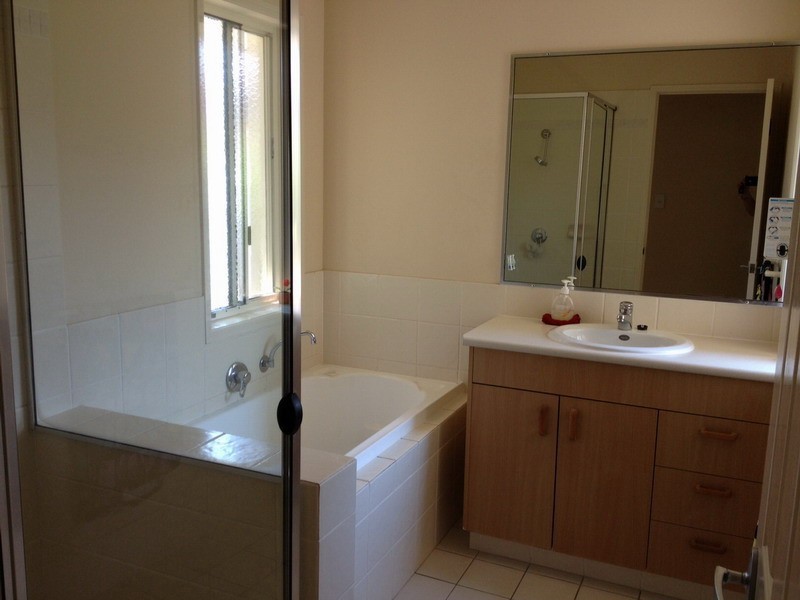 23 Tracey Cres, Varsity Lakes QLD 4227