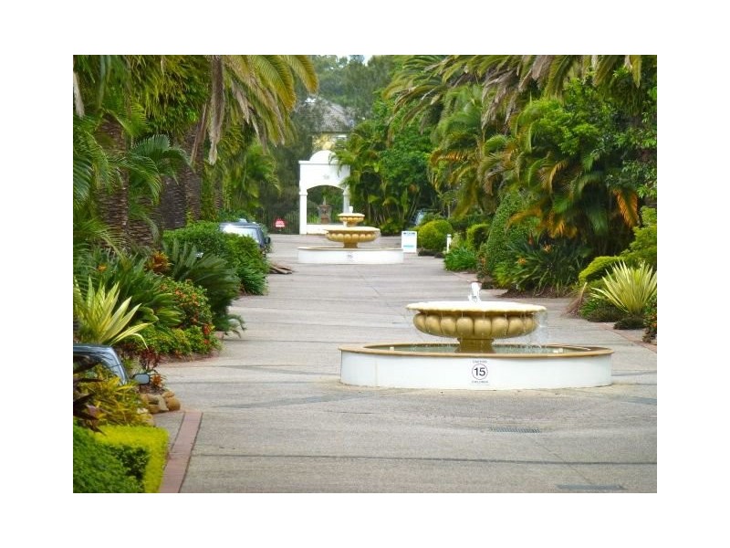 2/100 Cotlew St East, Southport QLD 4215