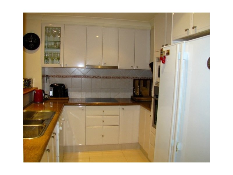 2/100 Cotlew St East, Southport QLD 4215