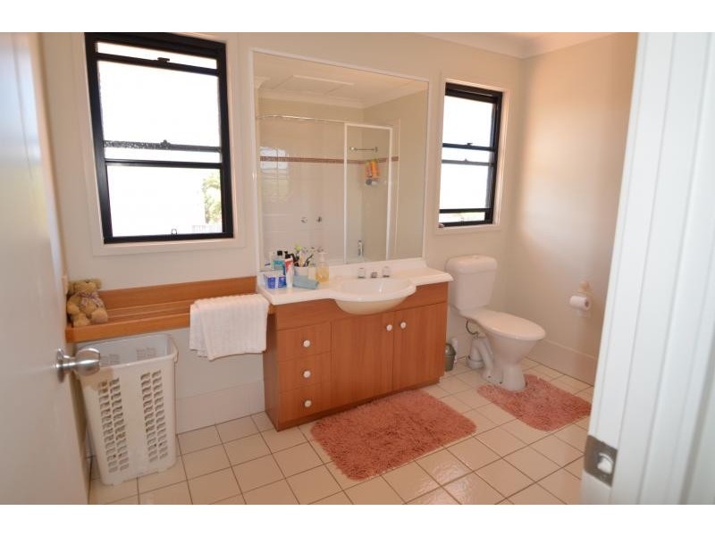 323 Christine Ave, Varsity Lakes QLD 4227