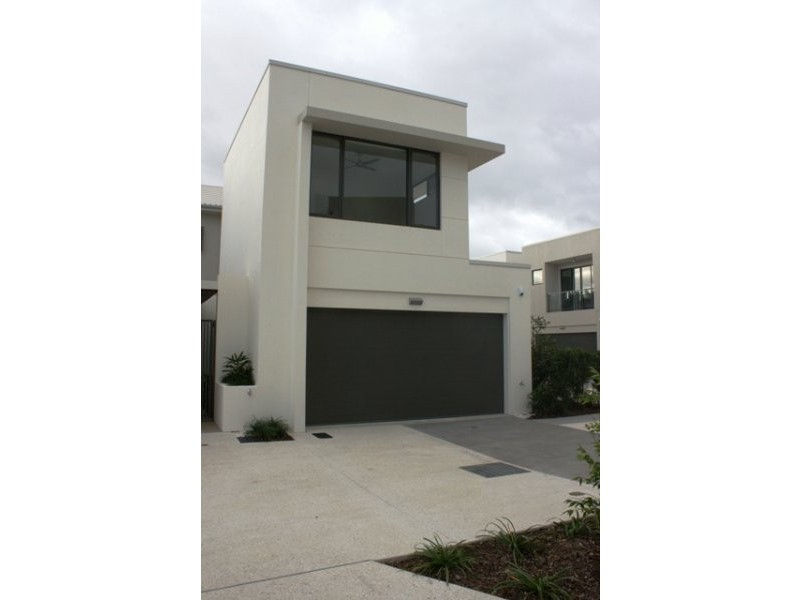 9 Moores Crescent, Varsity Lakes QLD 4227