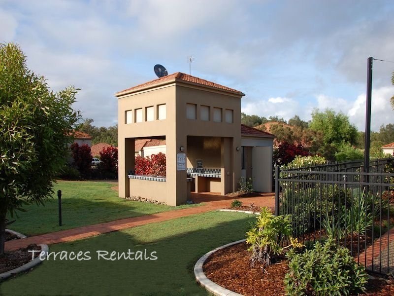01/24 Amsonia Court,, Arundel QLD 4214