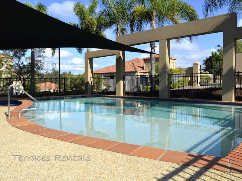 01/24 Amsonia Court,, Arundel QLD 4214