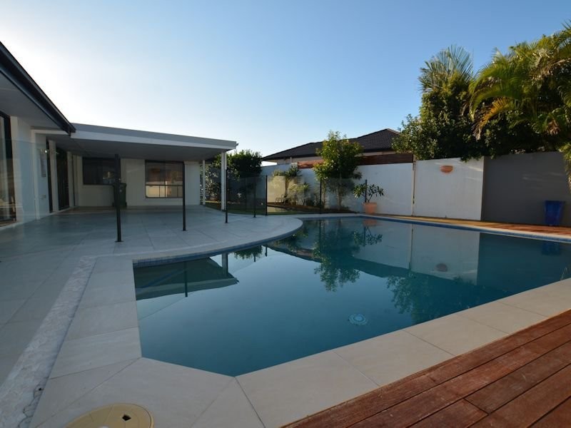 4 Kettlewell Chase, Arundel QLD 4214
