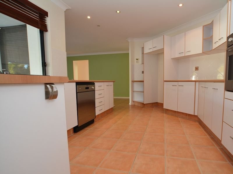 4 Kettlewell Chase, Arundel QLD 4214