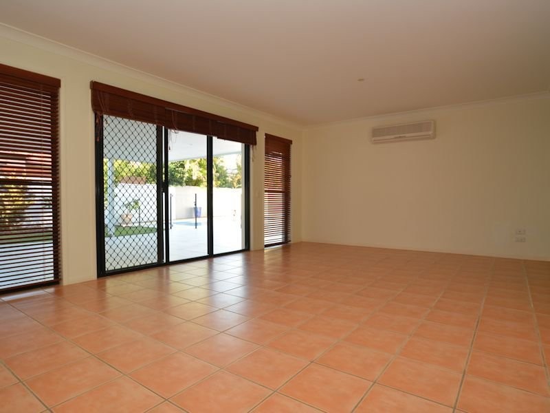 4 Kettlewell Chase, Arundel QLD 4214