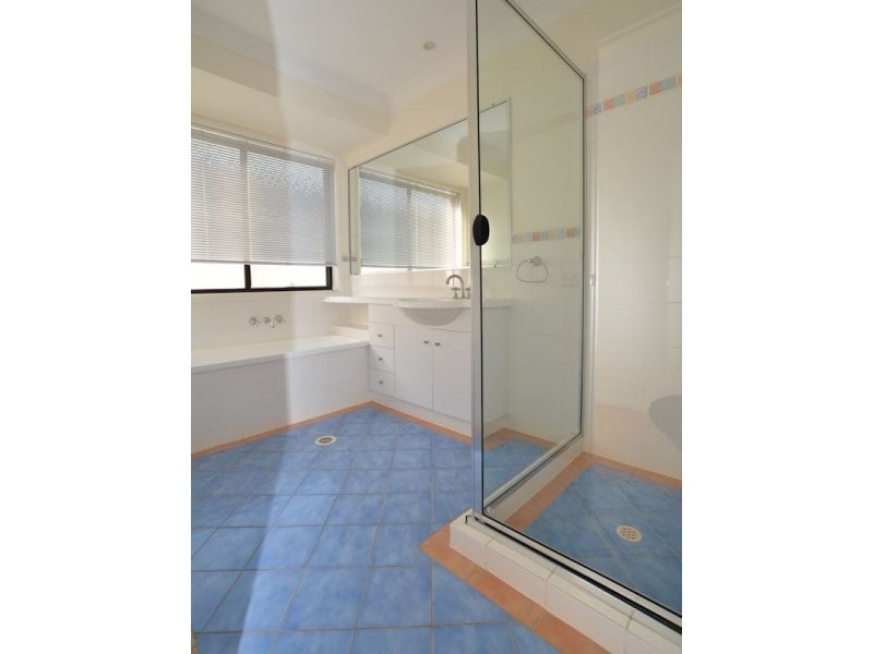 4 Kettlewell Chase, Arundel QLD 4214