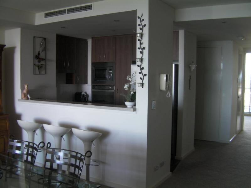 1 Como Crescent, Southport QLD 4215