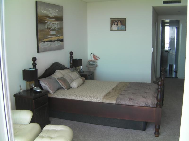 1 Como Crescent, Southport QLD 4215