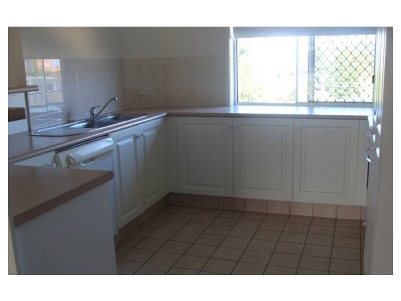 8/37 Mawarra Street, Chevron Island QLD 4217