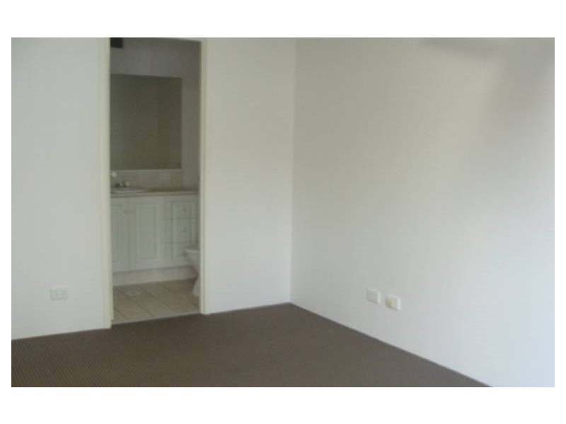 8/37 Mawarra Street, Chevron Island QLD 4217