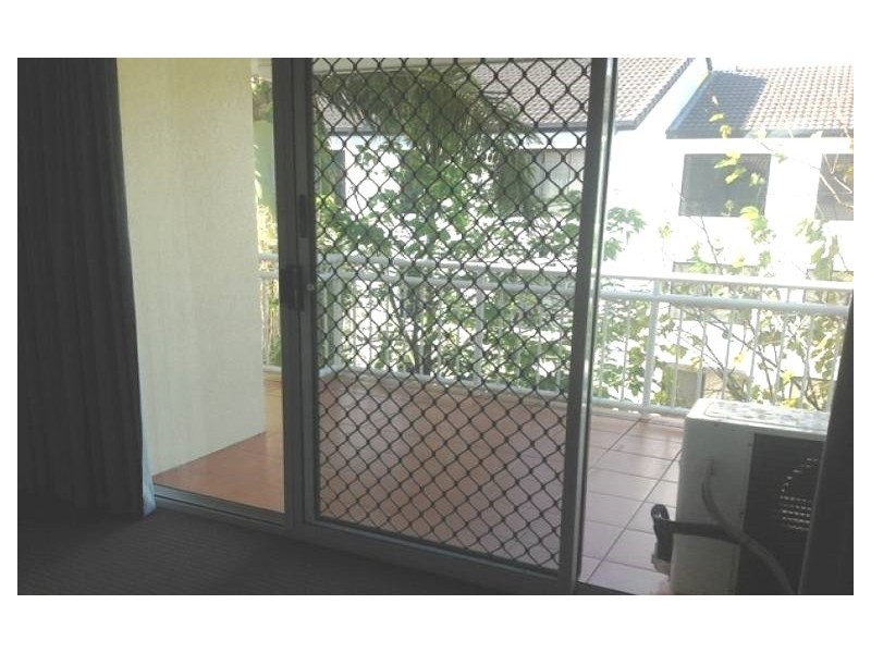 8/37 Mawarra Street, Chevron Island QLD 4217