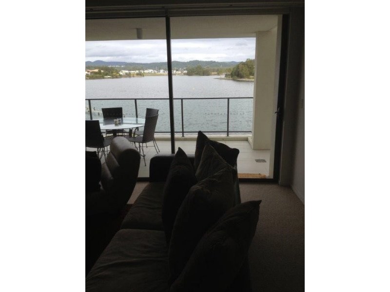 9 Moores Crescent, Varsity Lakes QLD 4227