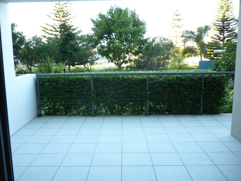 12/4 Grand Parade, Kawana Island QLD 4575